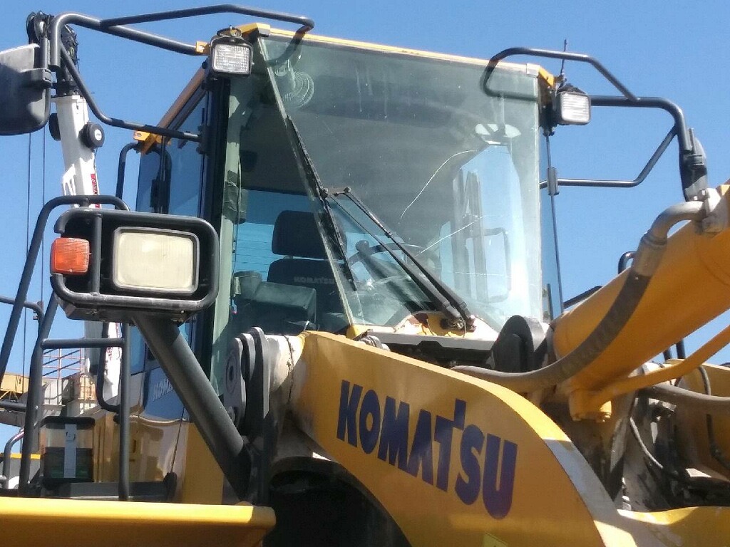 Fleet service/Construction equipment windshield image 2